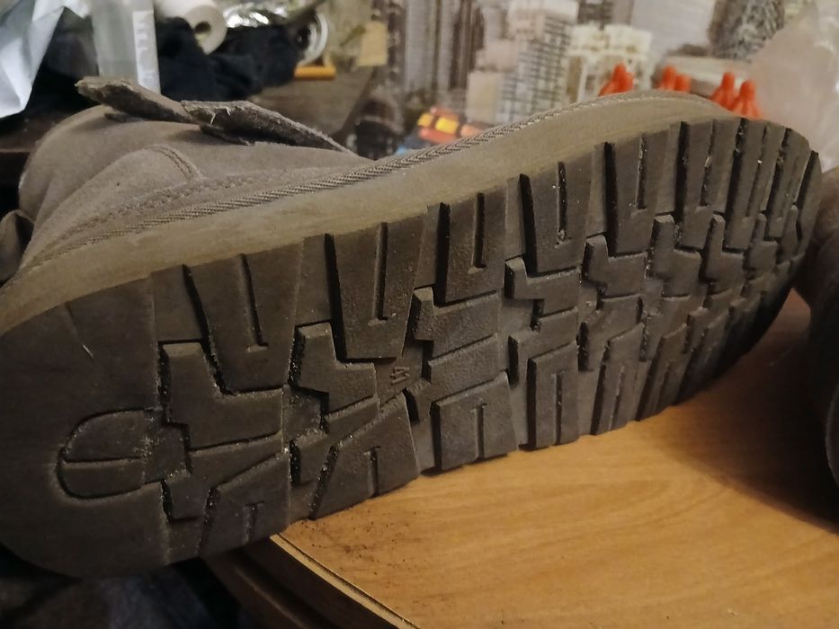 Продам ботинки зимнии