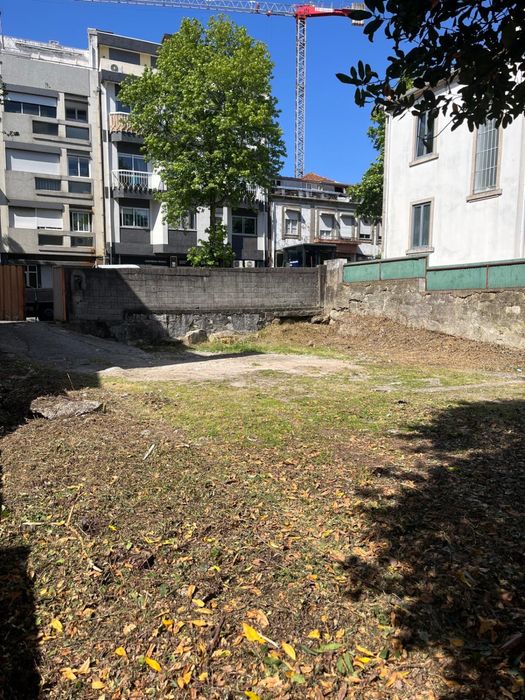 Trabalhamos com limpeza de terrenos e jardinagem