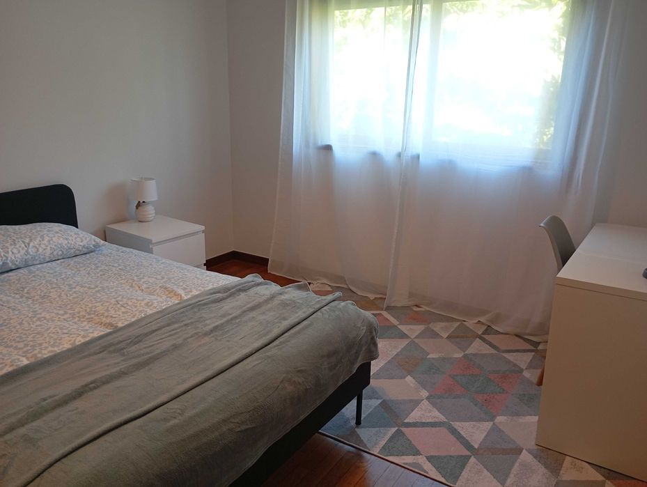 Arrendo quarto com WC privado