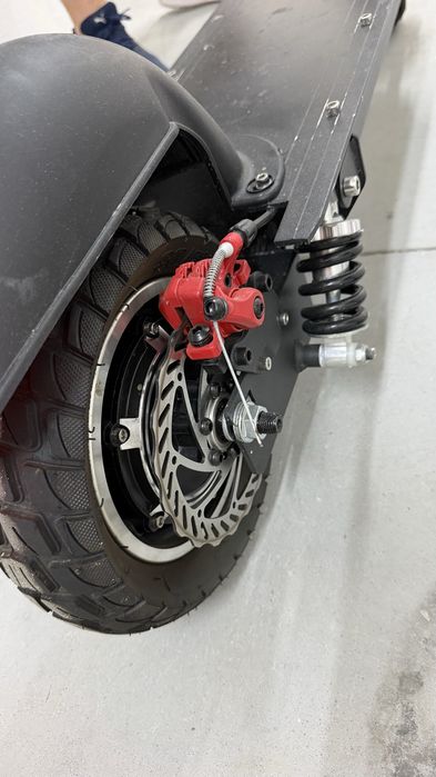 Trotinete Elétrica Dobrável 48V com Banco (Apenas 23 km - Como Nova)