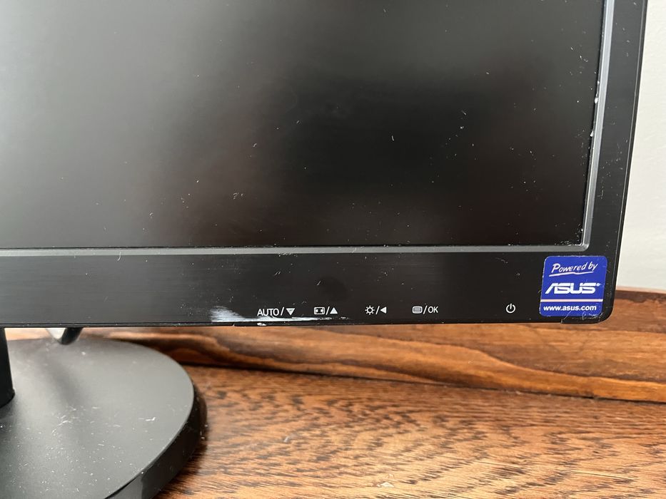 Sprzedam komputer z monitorem niska cena.