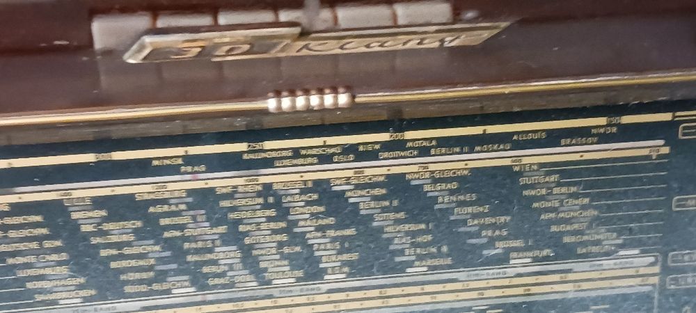 Rádio  antigo a funcionar