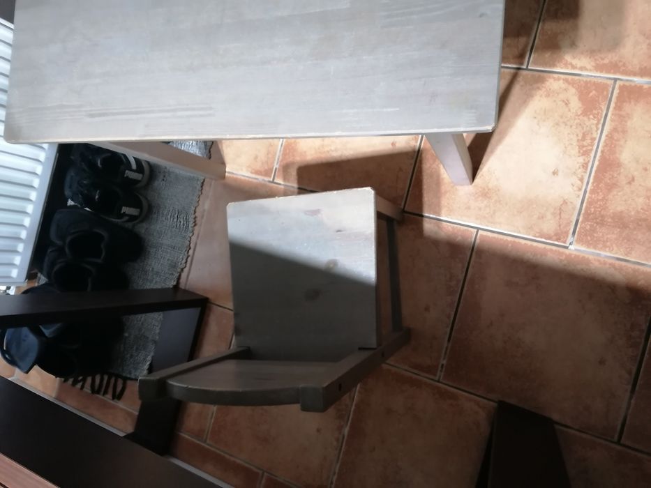 Stolik i krzesełka do pokoju dziecięcego