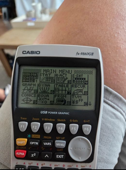 Calculadora Gráfica CASIO fx-9860GII - Ideal Secundário e Faculdade (Exames)