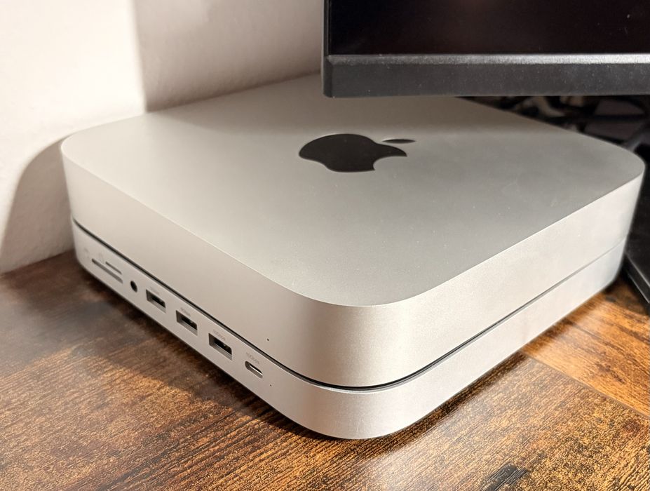 Mac mini M2, 8GB + Satechi hub