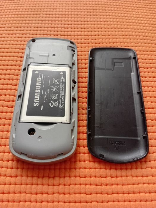 Кнопочный телефон Samsung  GT-E1080i