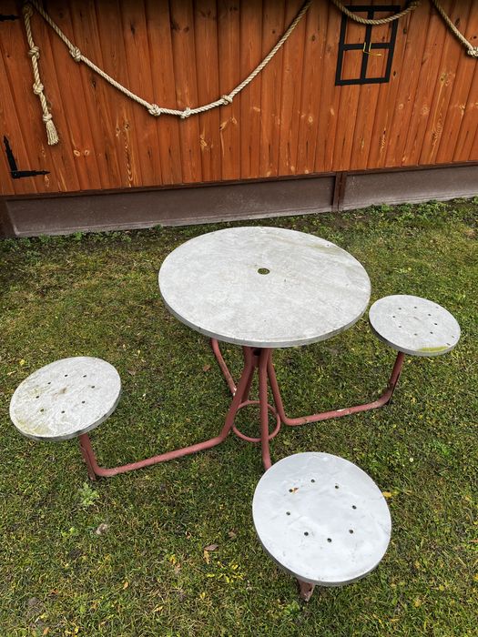 Stolik PRL z 4 siedziskami