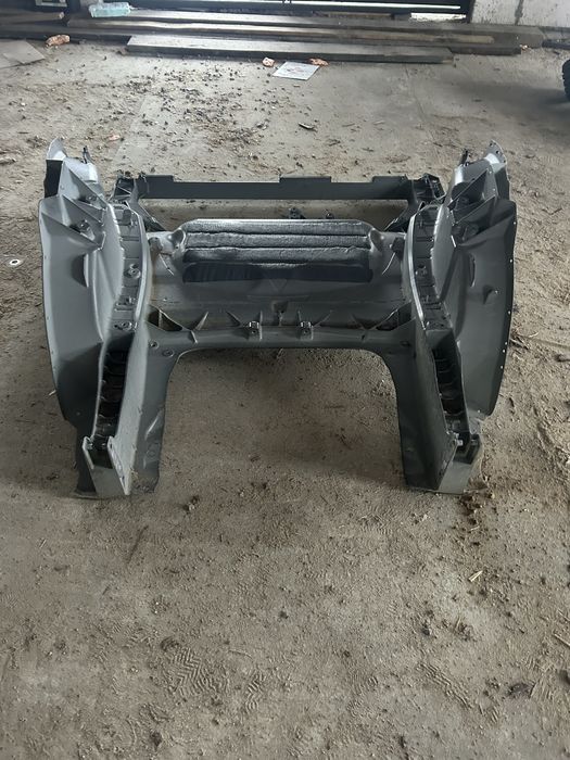 Задня частина Тесла МоделY