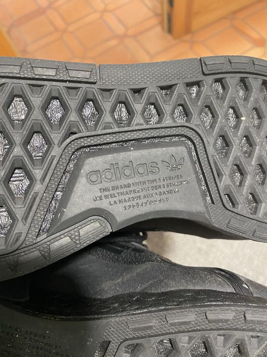 Novas, sapatilhas Adidas, de Homem, pretas, tamanho 40