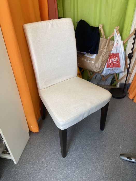 Cadeira cor creme