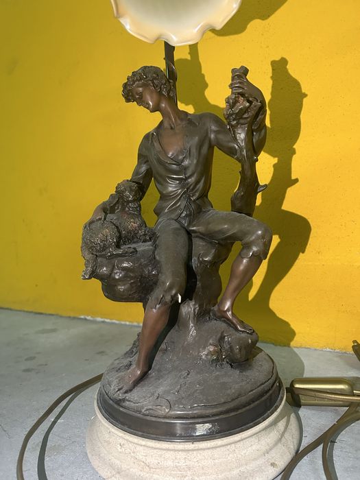 Candeeiro - Estatuetas de casal em Marfinite