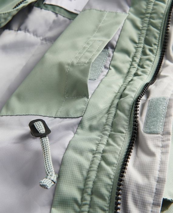 Куртка легенька на хлопчика 146 р.