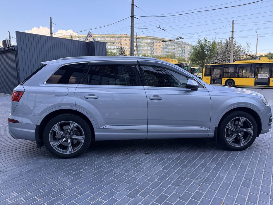 Продам Audi Q7 2016 р