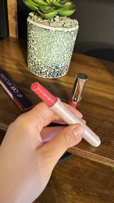 Dwa bluszczyki Tarte oraz Clarins