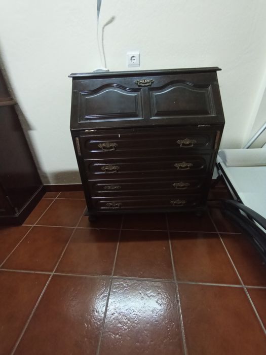 Vendo Escrivaninha em mogno maciço