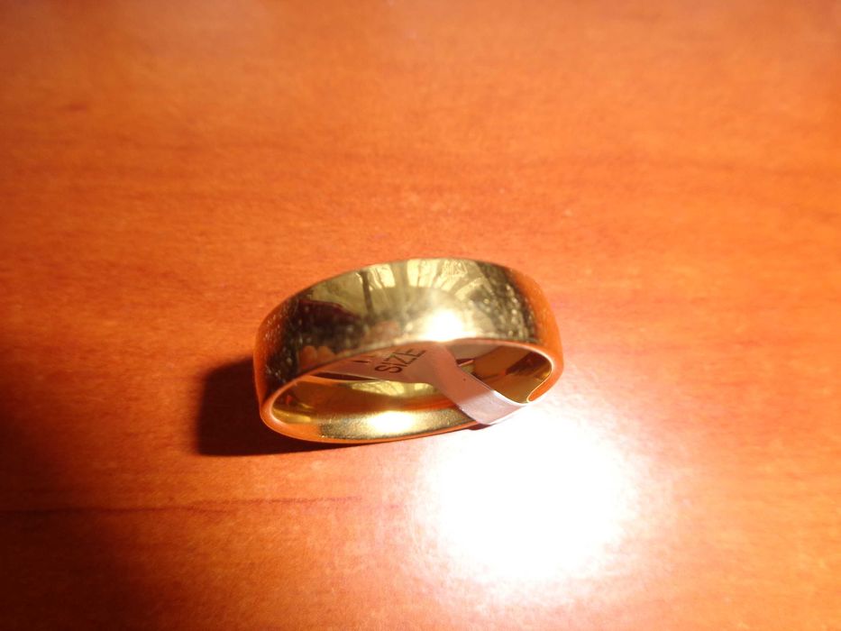obrączka tradycyjna nowa w kolorze złota