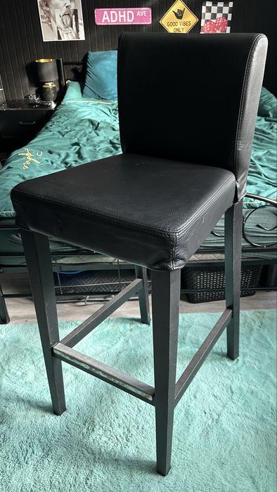 Hoker czarny IKEA henriksdal