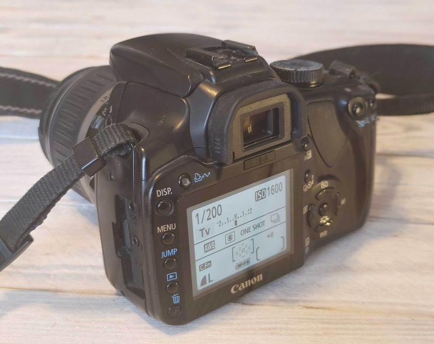 Canon 400D + Canon EF-S 18-55 II