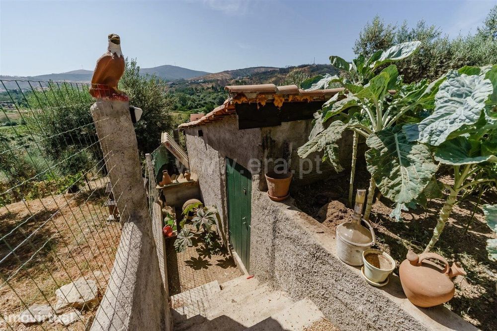 Moradia em Banda T2 / Covilhã, Ourondo