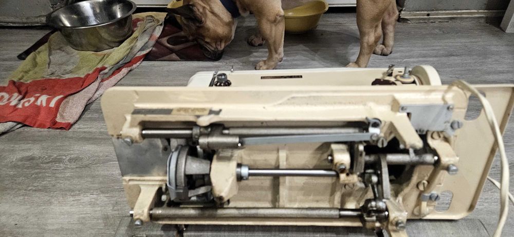 Maszyna do szycia 464