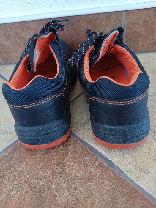 Mocne buty robocze   rozmiar 38