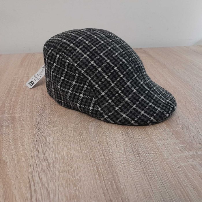 Nowa czapka z płaskim daszkiem, Retro/krateczka biało-szara/ 59 cm CKV