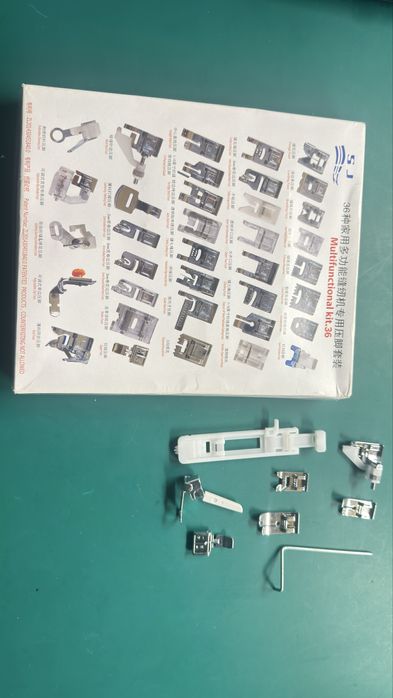 Zestaw  stuoek do maszyny do szycia nowe