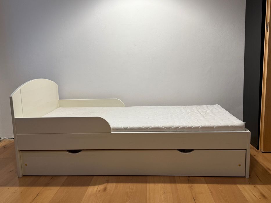 Białe drewniane łóżko 160x80 z szufladą na drugi materac lub zabawki