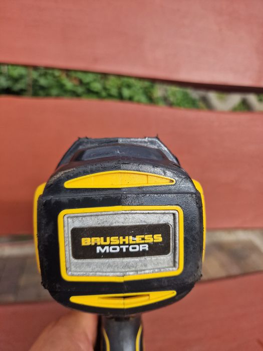 Dewalt gwoździarka DCN660