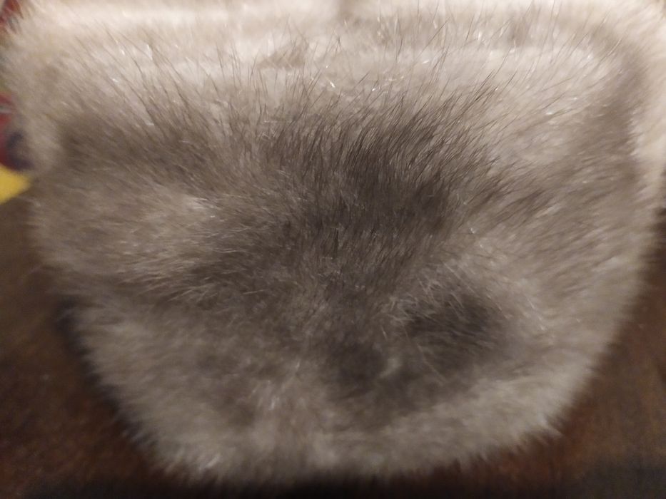 Продам норковую женскую шапку.