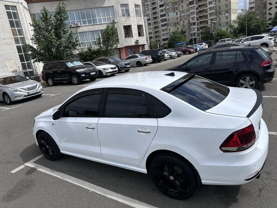 Volkswagen Polo ,1.6 Газ-Бензин 2017