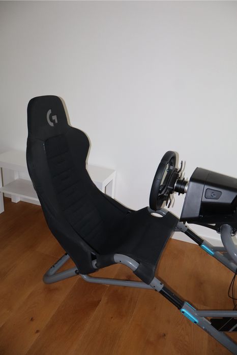 Kit Simulação de Corrida Logitech G PRO + Playseat Trophy