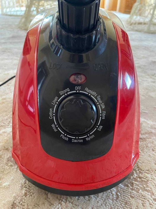 Вертикальна праска (відпарювач) для одягу Garment Steamer 1800W