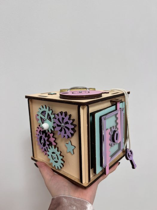 бізі куб серднього розміру