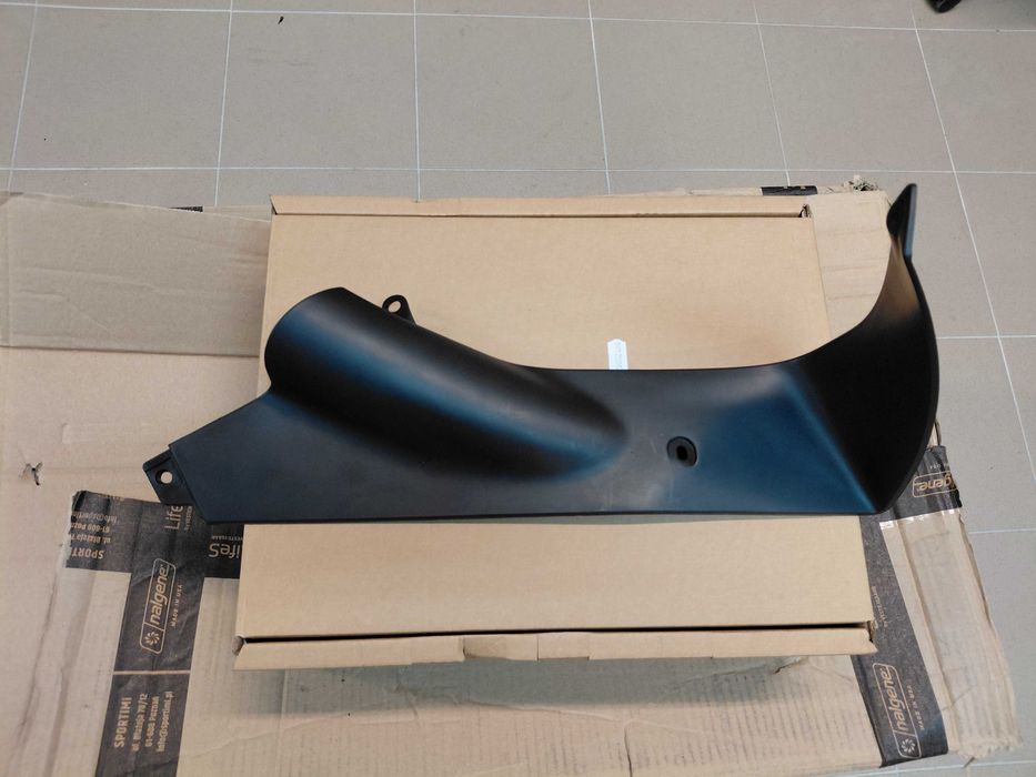 Panel nadwozia nowy Yamaha FZR 1000 1989r+ 3GM-2835U-00