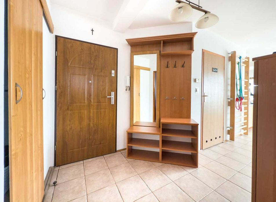 REZERWACJA 3 pokoje z widokowym balkonem - garaż i komórka