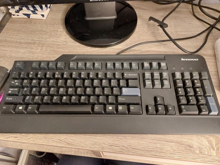 komputer Lenovo ThinkCentre E93  i7-4770 4GB 1TB 720
i7-4770 
4GB 1T