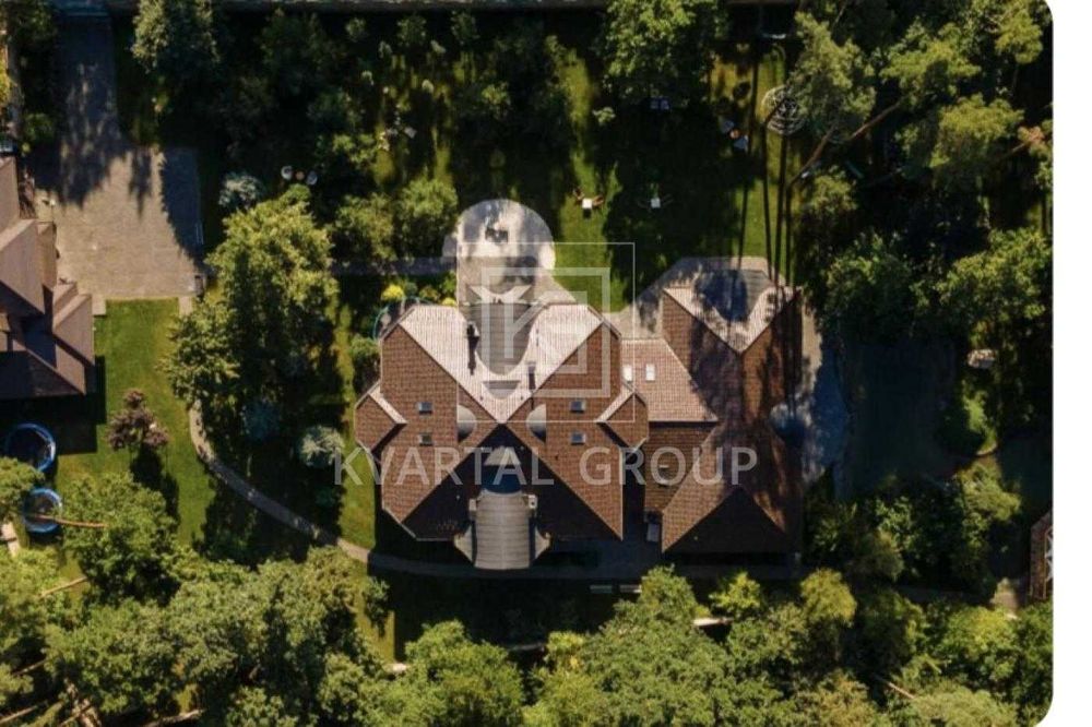 Розкішна резиденція 1087 м² з озером та повною автономією, 45 соток