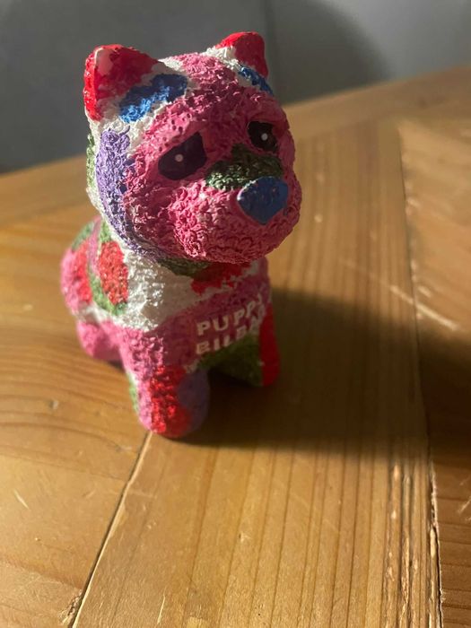 Cão colecionável Puppy Bilbao em resina colorida