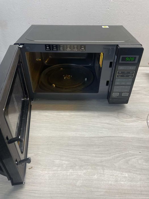 Kuchenka mikrofalowa Sharp R-642 BKW 800W 20L