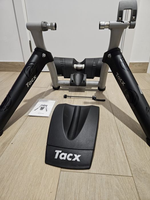 Rolo de treino Tacx Bushido Smart