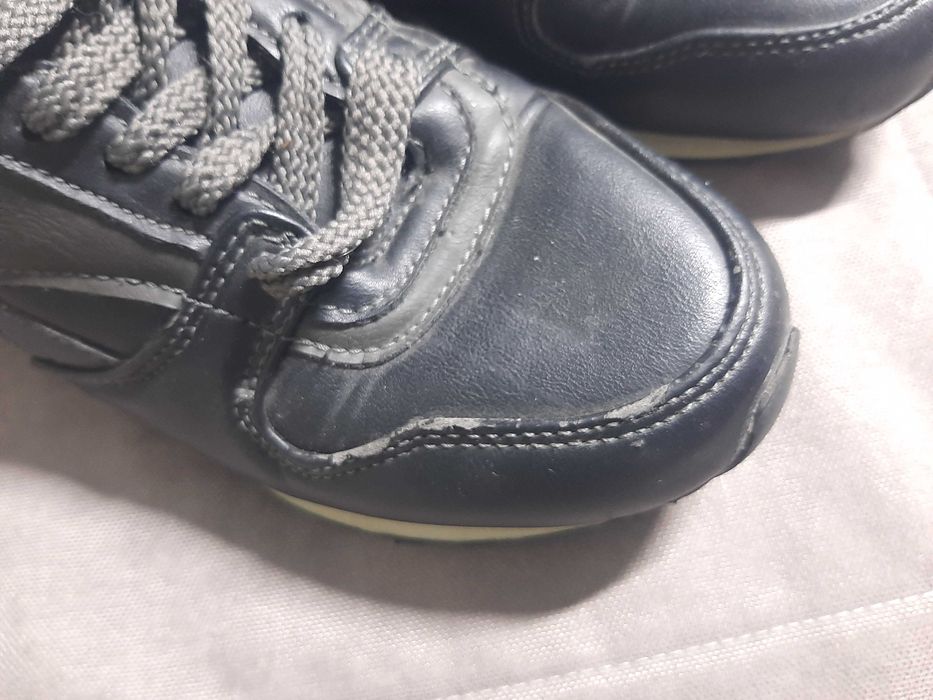 Чорні шкіряні кросівки для підлітка 37 розміру