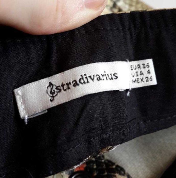 Юбка из экокожи под реплитилю змеиный принт  Stradivarius
