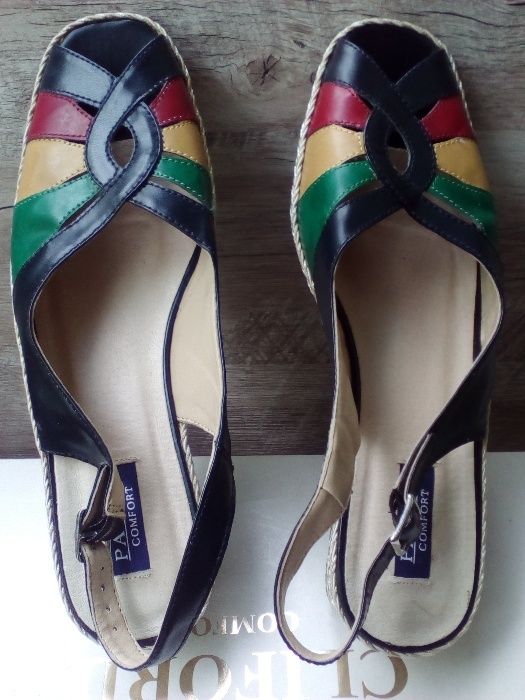 Продам босоножки шлепанцы шлепки женские