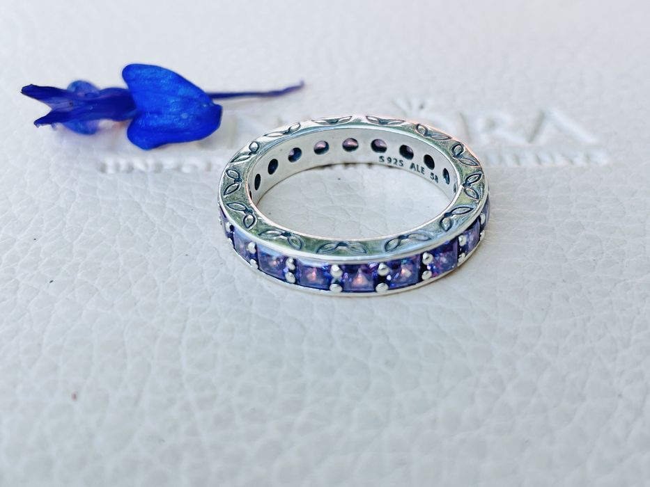 Pandora pierścionek 58