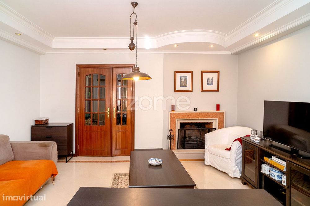 Apartamento T3 com Lareira, Parqueamento e Arrecadação – Santa Mar...