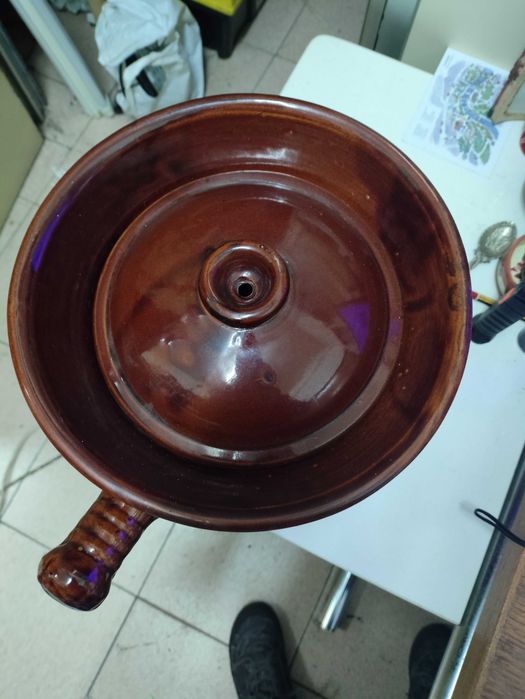 Antiga Caçarola/Panela Grande de cerâmica vidrada castanha com tampa