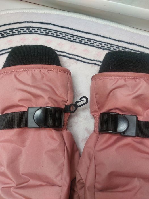 рукавички краги 12-14 років cubes us
є незначні сліди носіння(фото).
в