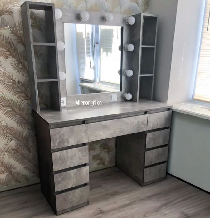 Багатофункціональний столик з дзеркалом та підсвіткою,.