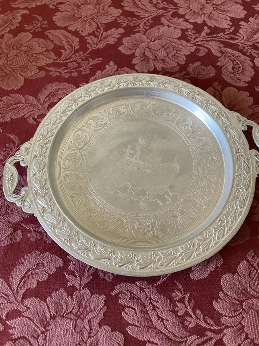 Продам поднос « Ледокол Ленин»